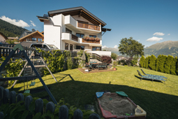 Haus Oestreich im Sommer